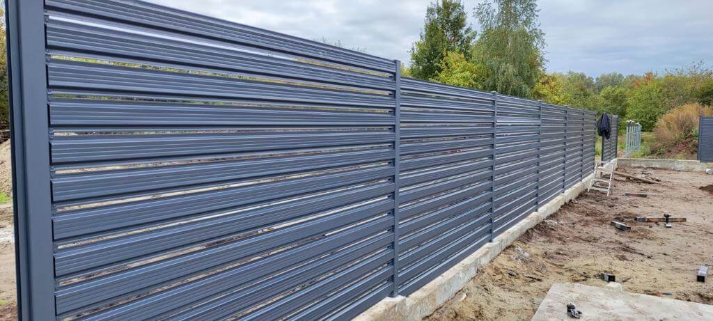 забор из штакетника ral7024/7024 серый графит двусторонний фото8 в Оренбурге
