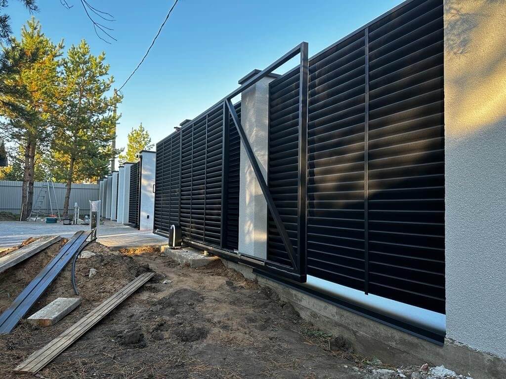 Забор-жалюзи 18м RAL9005/9005 Черный двухсторонний МАТТЕ фото 1 в Оренбурге