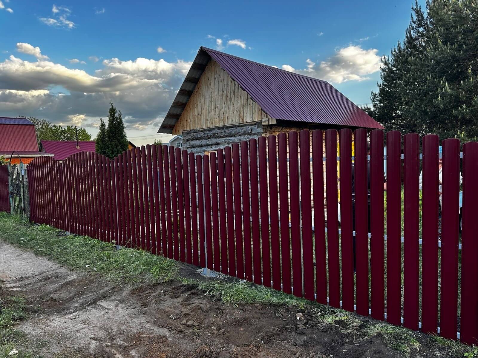 Забор из евроштакетника 28м RAL3005 Красное Вино фото 2 в Оренбурге