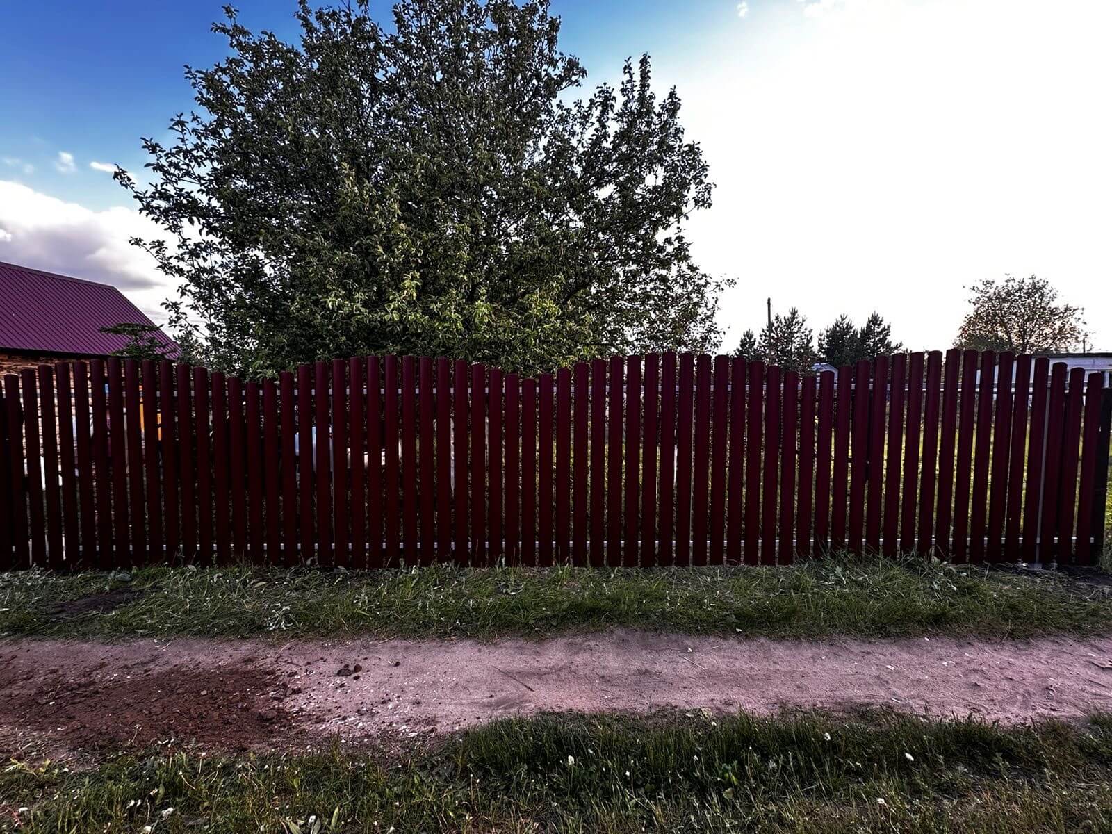 Забор из евроштакетника 28м RAL3005 Красное Вино фото 1 в Оренбурге