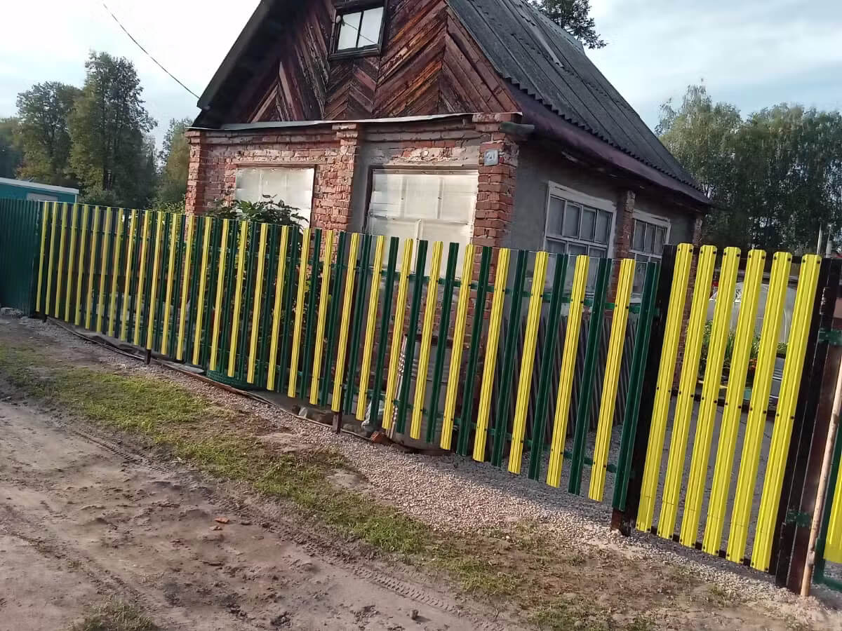 Забор из евроштакетника 13м RAL1018 Желтый фото 1 в Оренбурге