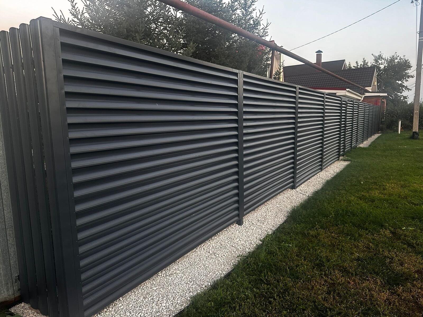 Забор из ламелей Еврожалюзи 26м RAL7024/7024 Серый Графит двусторонний фото 4 в Оренбурге