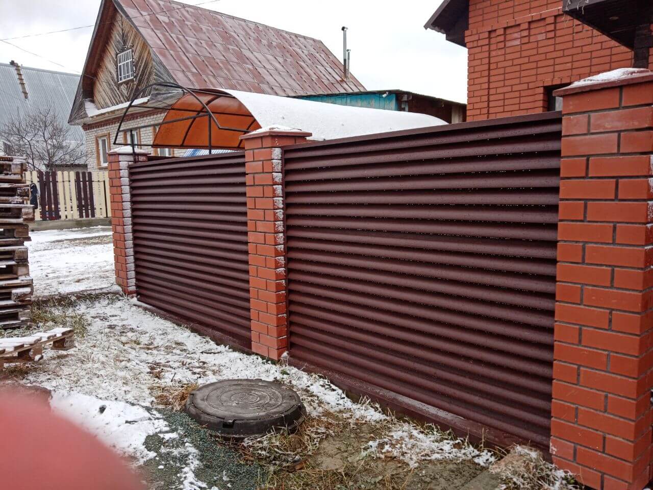 Забор из ламелей еврожалюзи 12м RAL8017/8017 Шоколад двусторонний МАТТЕ фото 3 в Оренбурге