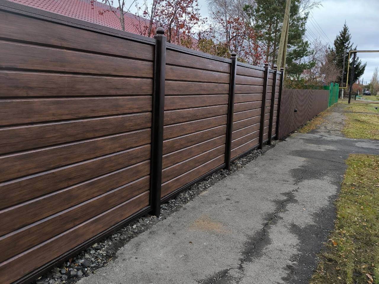 Забор из металлосайдинга Евро-Брус 46м Античное Дерево Принтек фото 1 в Оренбурге