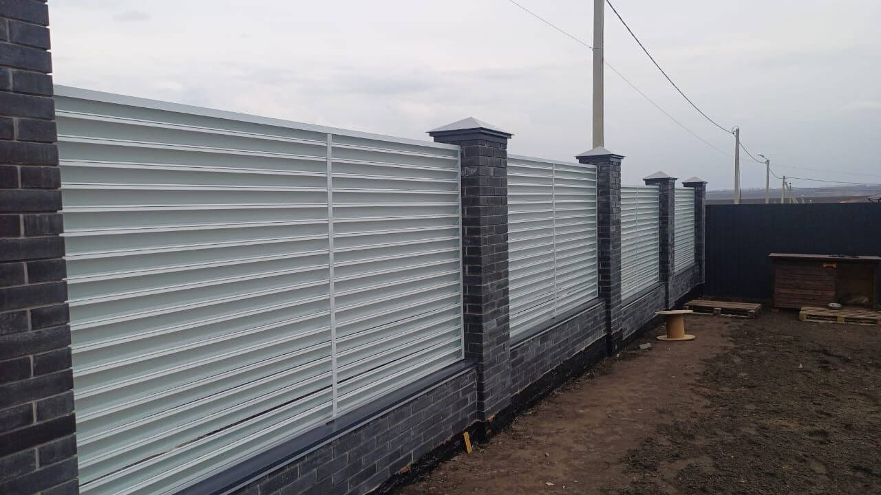 Забор-жалюзи из ламелей ЭКО-Z 94м RAL9003/9003 Белый двусторонний фото 1 в Оренбурге