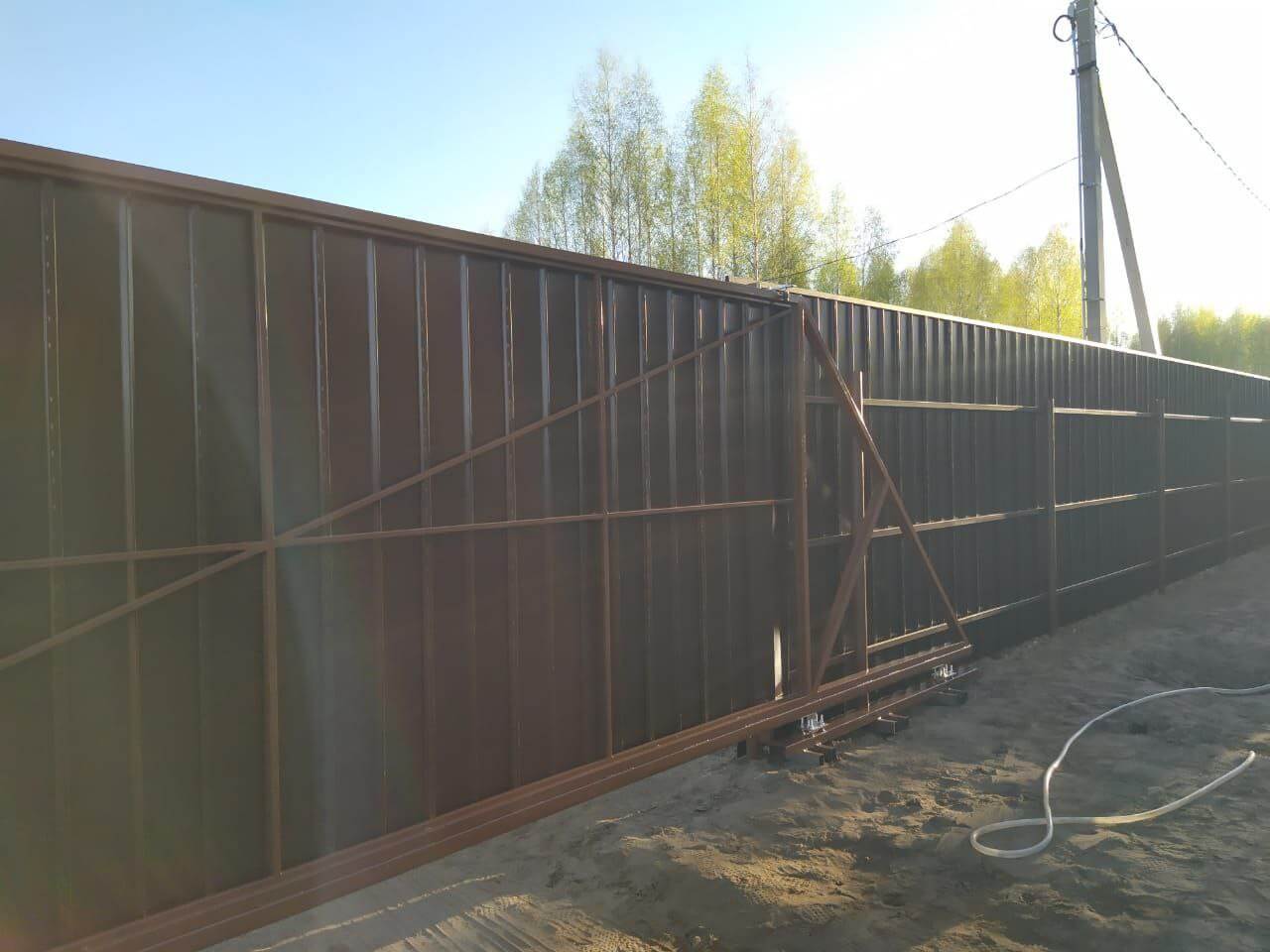 Забор из металлосайдинга ЕВРО-БРУС 25м Темный Каштан 3D Принтек фото 4 в Оренбурге