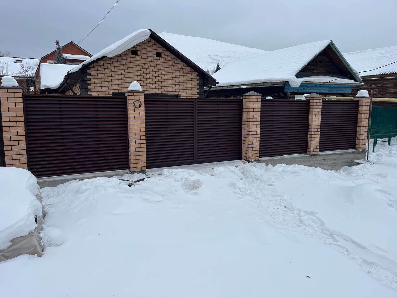 Забор-жалюзи из ламелей ЭКО-Z 87м RAL8017/8017 Шоколад двусторонний МАТТЕ фото 3 в Оренбурге