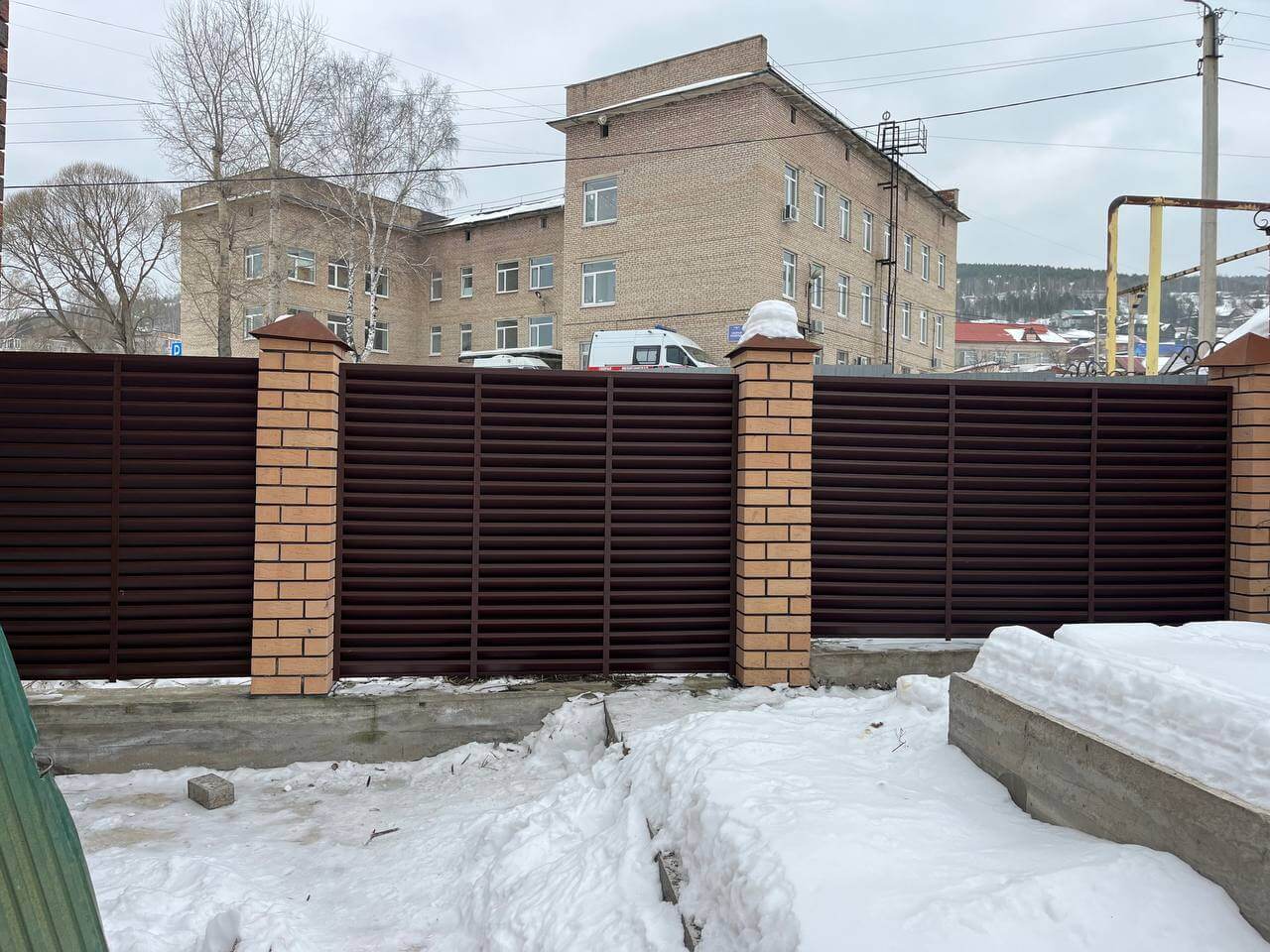 Забор-жалюзи из ламелей ЭКО-Z 87м RAL8017/8017 Шоколад двусторонний МАТТЕ фото 16 в Оренбурге