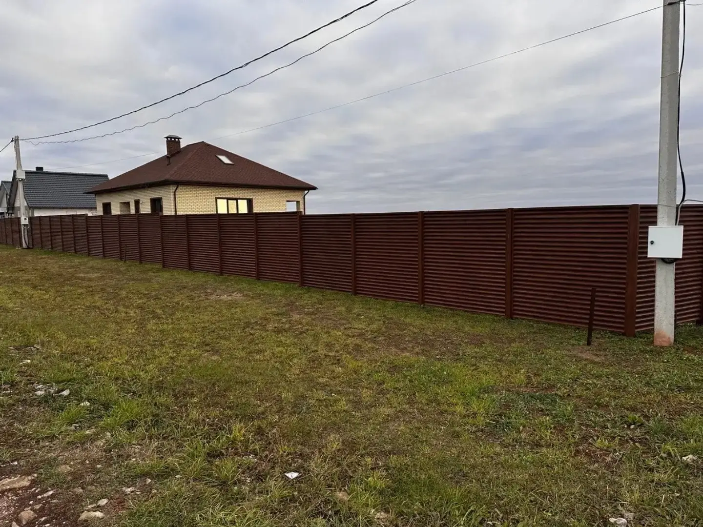 Забор-жалюзи из ламелей ЭКО-Z 58м Темный Дуб 3D Принтек фото 2 в Оренбурге