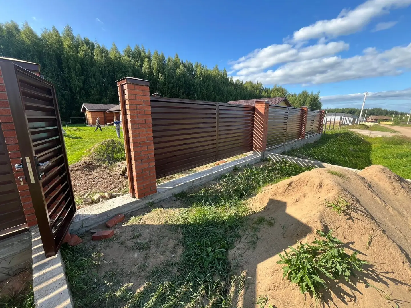 Забор-жалюзи из ламелей Хай-Тек 26м RAL8017/8017 Шоколад двусторонний фото 5 в Оренбурге