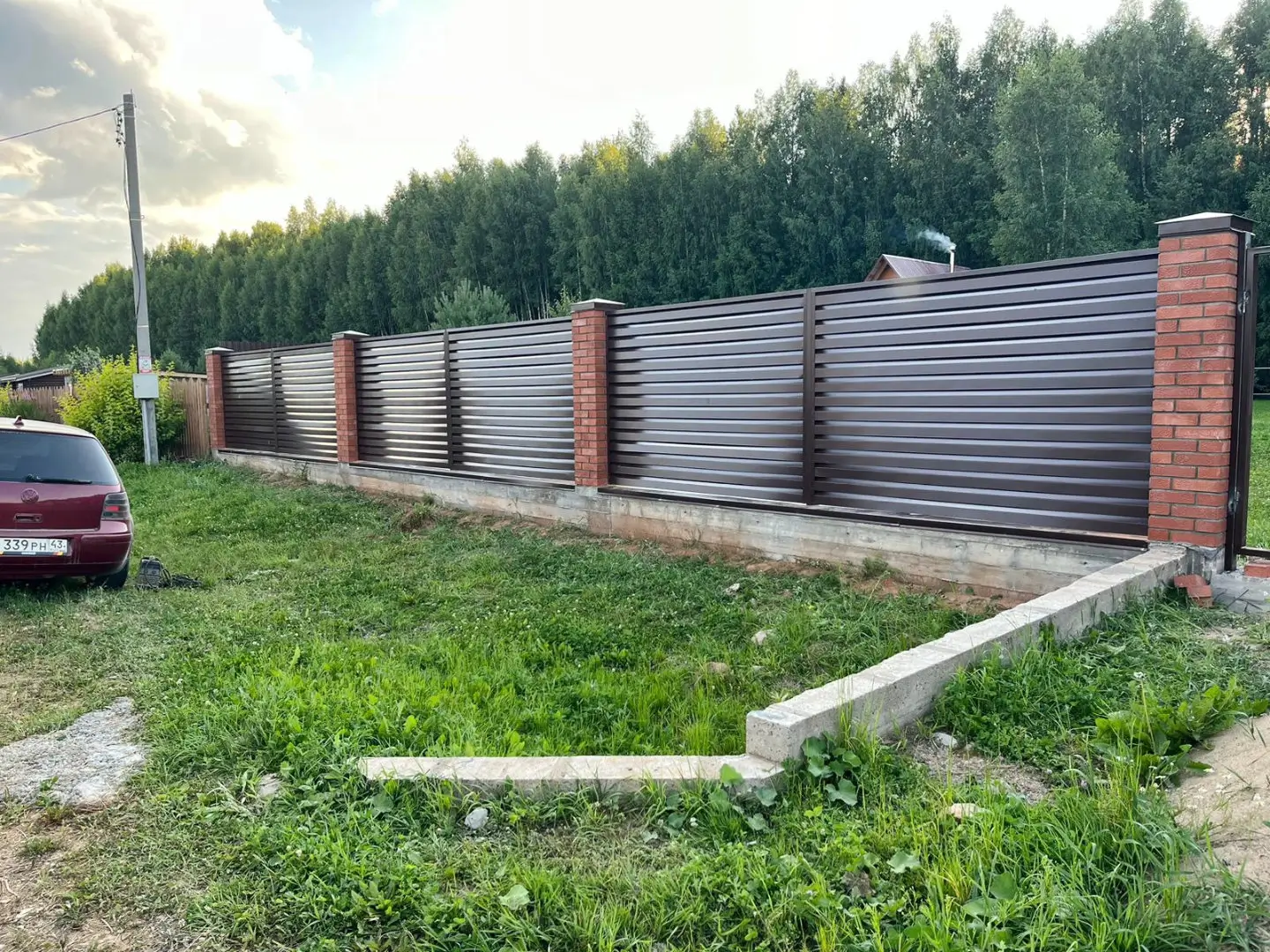 Забор-жалюзи из ламелей Хай-Тек 26м RAL8017/8017 Шоколад двусторонний в Оренбурге